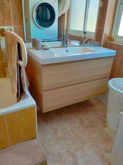 Best Location 2 Bed2 Bath W/Lift In Town! Gibraltar Exteriör bild