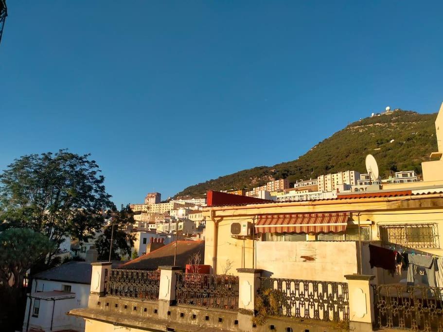 Best Location 2 Bed2 Bath W/Lift In Town! Gibraltar Exteriör bild