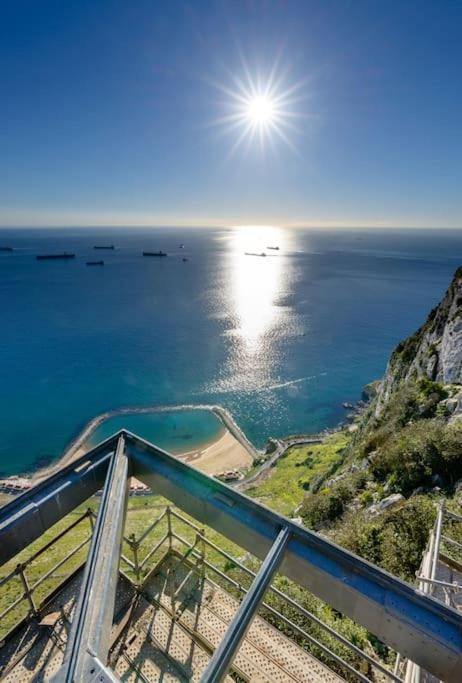 Best Location 2 Bed2 Bath W/Lift In Town! Gibraltar Exteriör bild