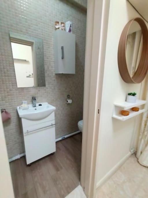 Best Location 2 Bed2 Bath W/Lift In Town! Gibraltar Exteriör bild