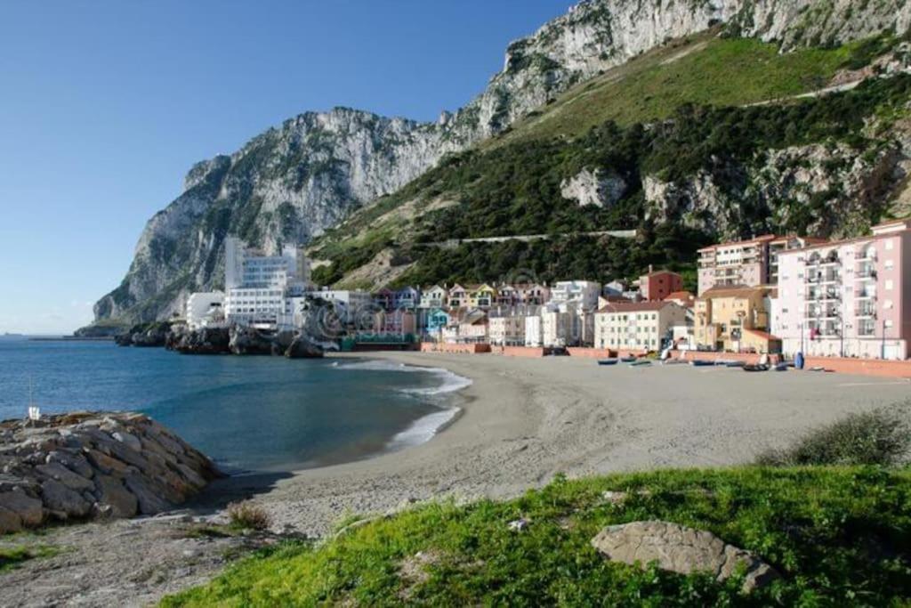 Best Location 2 Bed2 Bath W/Lift In Town! Gibraltar Exteriör bild