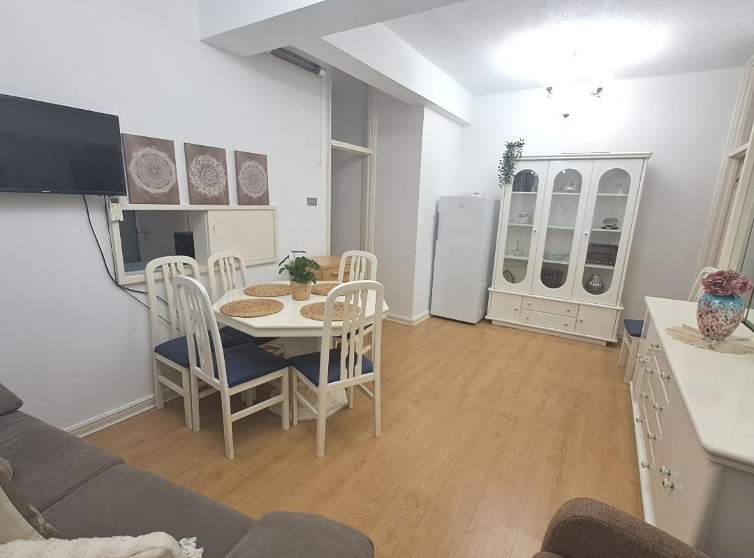 Best Location 2 Bed2 Bath W/Lift In Town! Gibraltar Exteriör bild